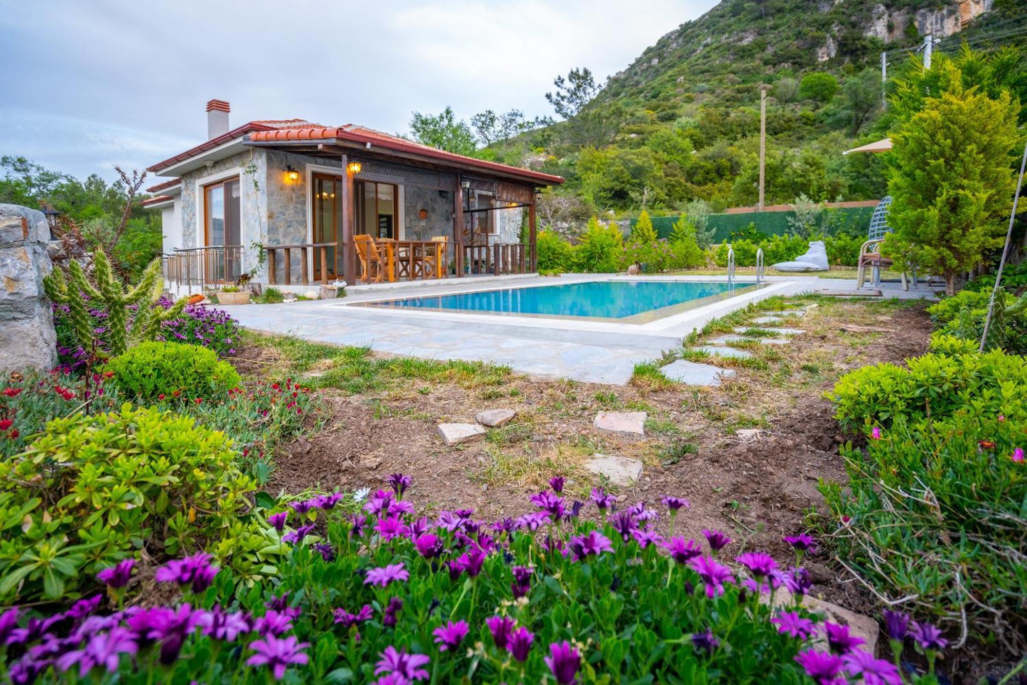 Sirius Soeguet Daily Weekly Villa Marmaris